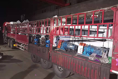 紅陽礦山發(fā)貨陜西神木現(xiàn)場：設(shè)備發(fā)貨忙不停，全力以赴為客戶！